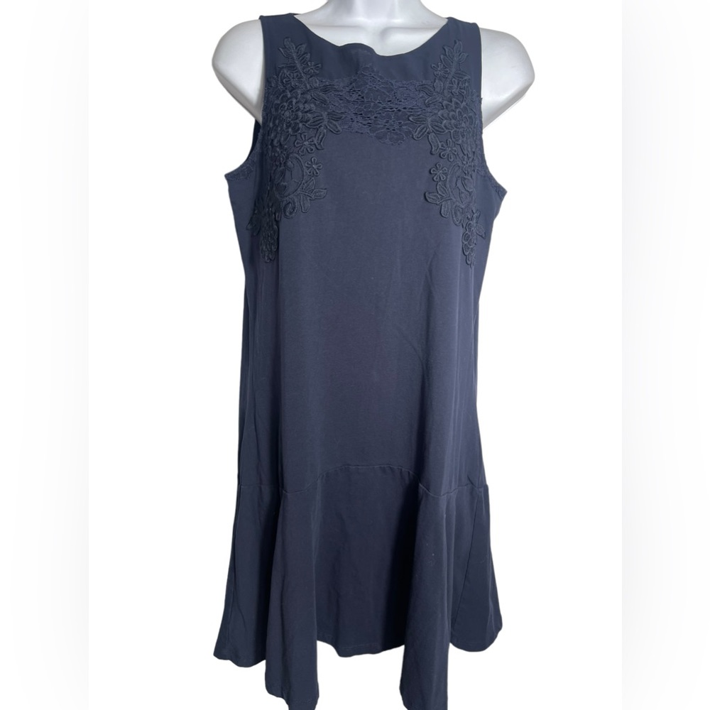 Ann Taylor LOFT dress size small‎ navy blue dress with eyelet embroidery 💙💙